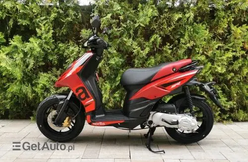 APRILIA SR 50 Motard 