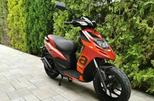 APRILIA SR 50 Motard 