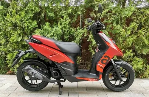 APRILIA SR 50 Motard 