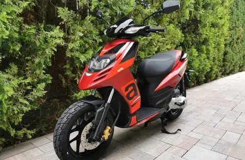 APRILIA SR 50 Motard 