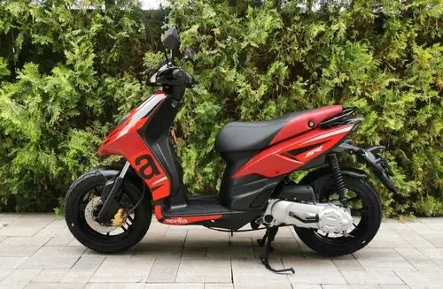 APRILIA SR 50 Motard 