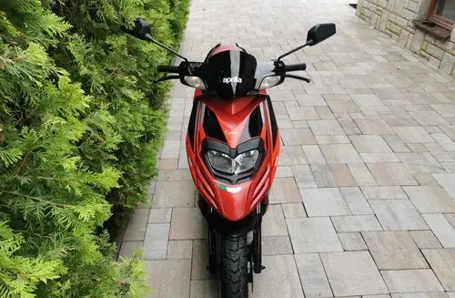 APRILIA SR 50 Motard 