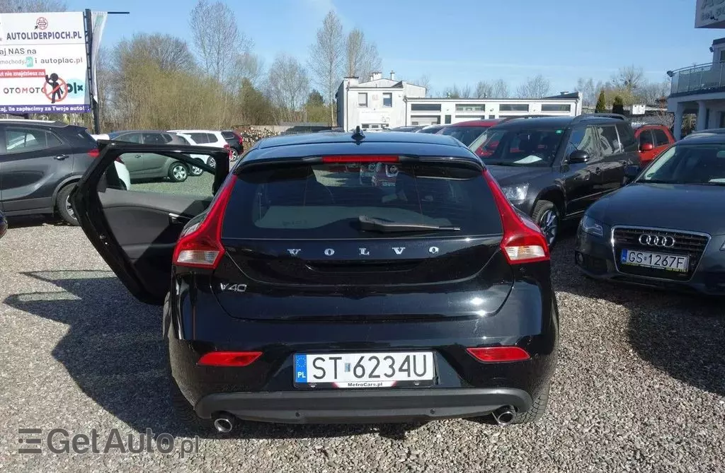 VOLVO V40 