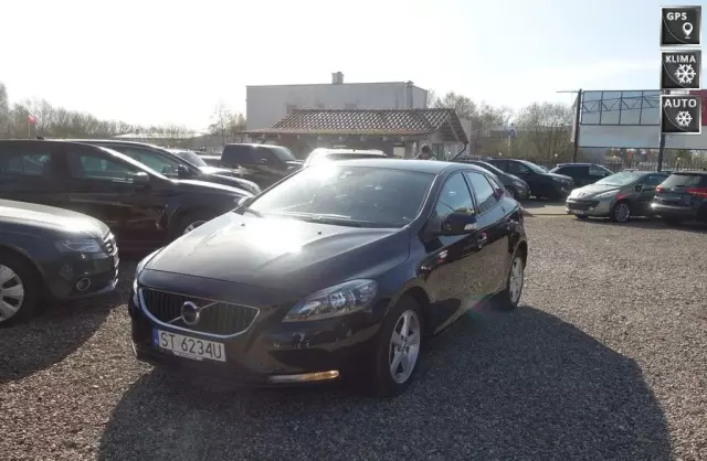 VOLVO V40 