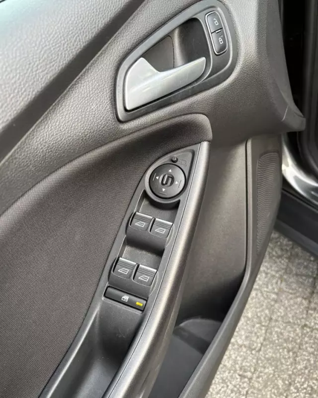 FORD Focus 1.6 Trend Sport