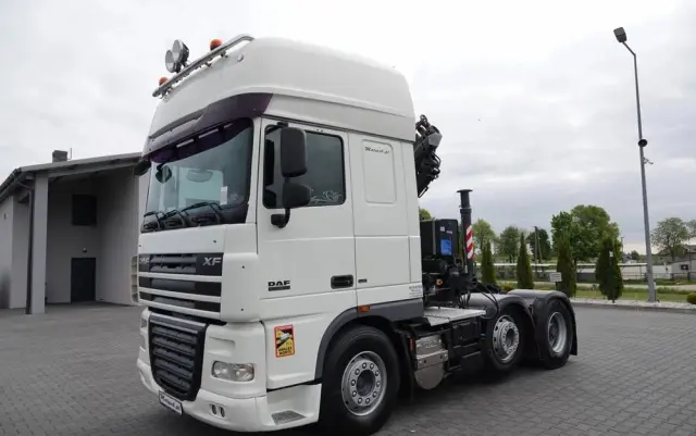 DAF XF 105.510 / CIĄGNIK SIODŁOWY PUSHER /  + HDS COPMA 160.5 / WYSÓW - 13 M / UDŹWIG - 7  040 KG / SPROWADZONY 