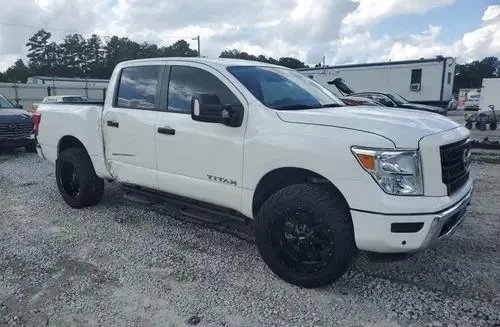 NISSAN Titan 