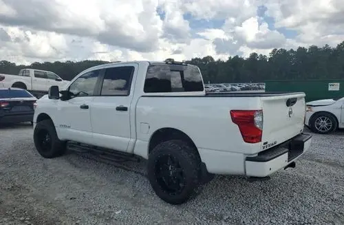 NISSAN Titan 