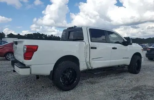 NISSAN Titan 