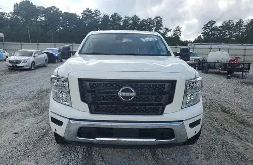 NISSAN Titan 