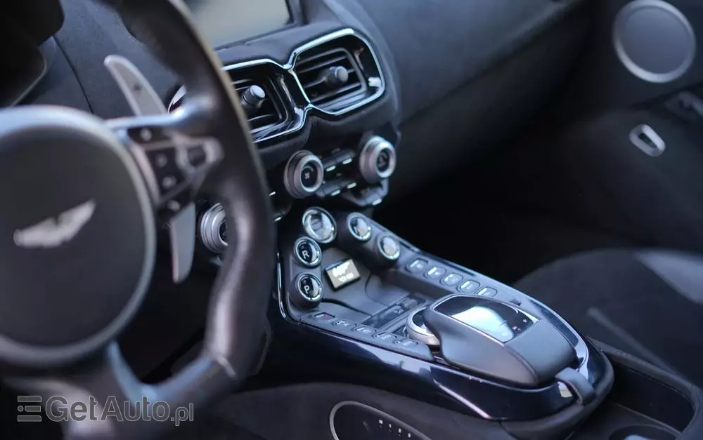 ASTON MARTIN V8 Vantage Standard