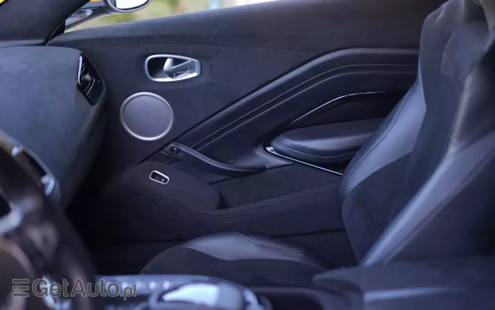 ASTON MARTIN V8 Vantage Standard