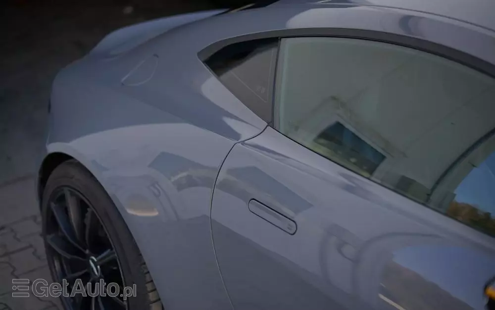 ASTON MARTIN V8 Vantage Standard