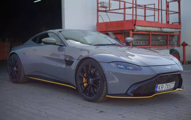 ASTON MARTIN V8 Vantage Standard