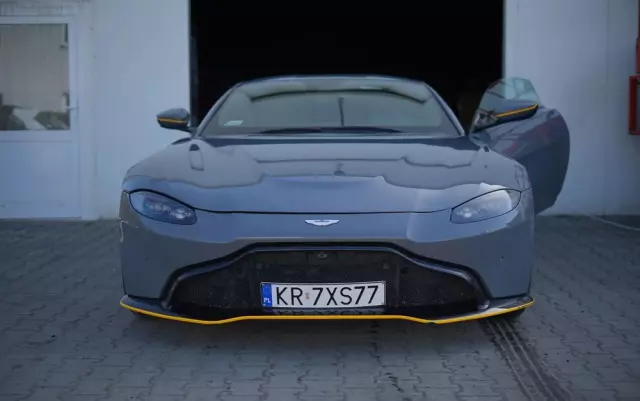 ASTON MARTIN V8 Vantage Standard