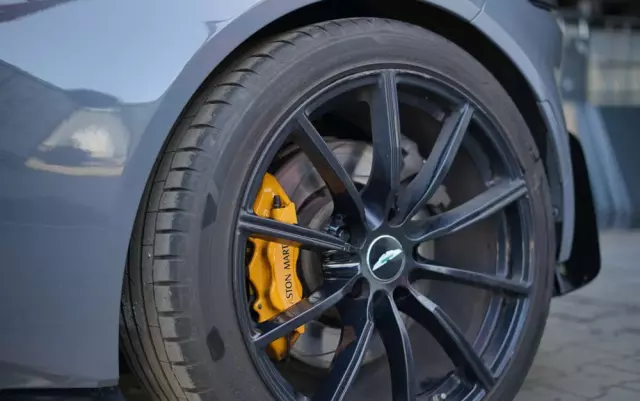 ASTON MARTIN V8 Vantage Standard