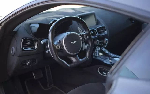 ASTON MARTIN V8 Vantage Standard