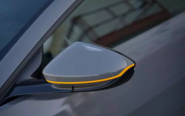 ASTON MARTIN V8 Vantage Standard