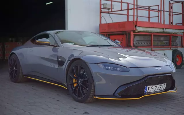 ASTON MARTIN V8 Vantage Standard