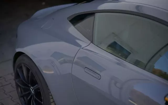 ASTON MARTIN V8 Vantage Standard