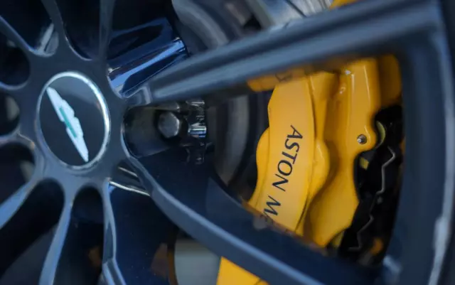 ASTON MARTIN V8 Vantage Standard