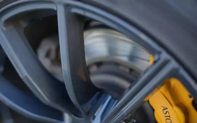 ASTON MARTIN V8 Vantage Standard