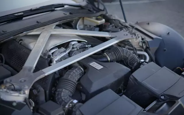 ASTON MARTIN V8 Vantage Standard