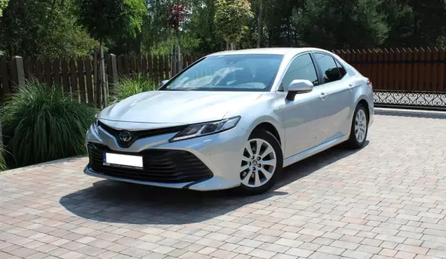 TOYOTA Camry 