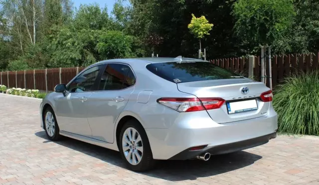 TOYOTA Camry 