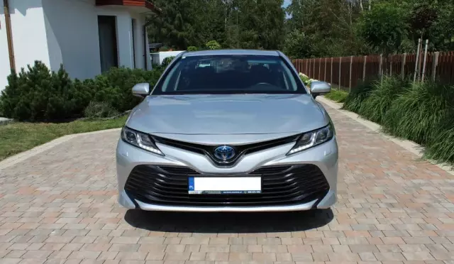 TOYOTA Camry 
