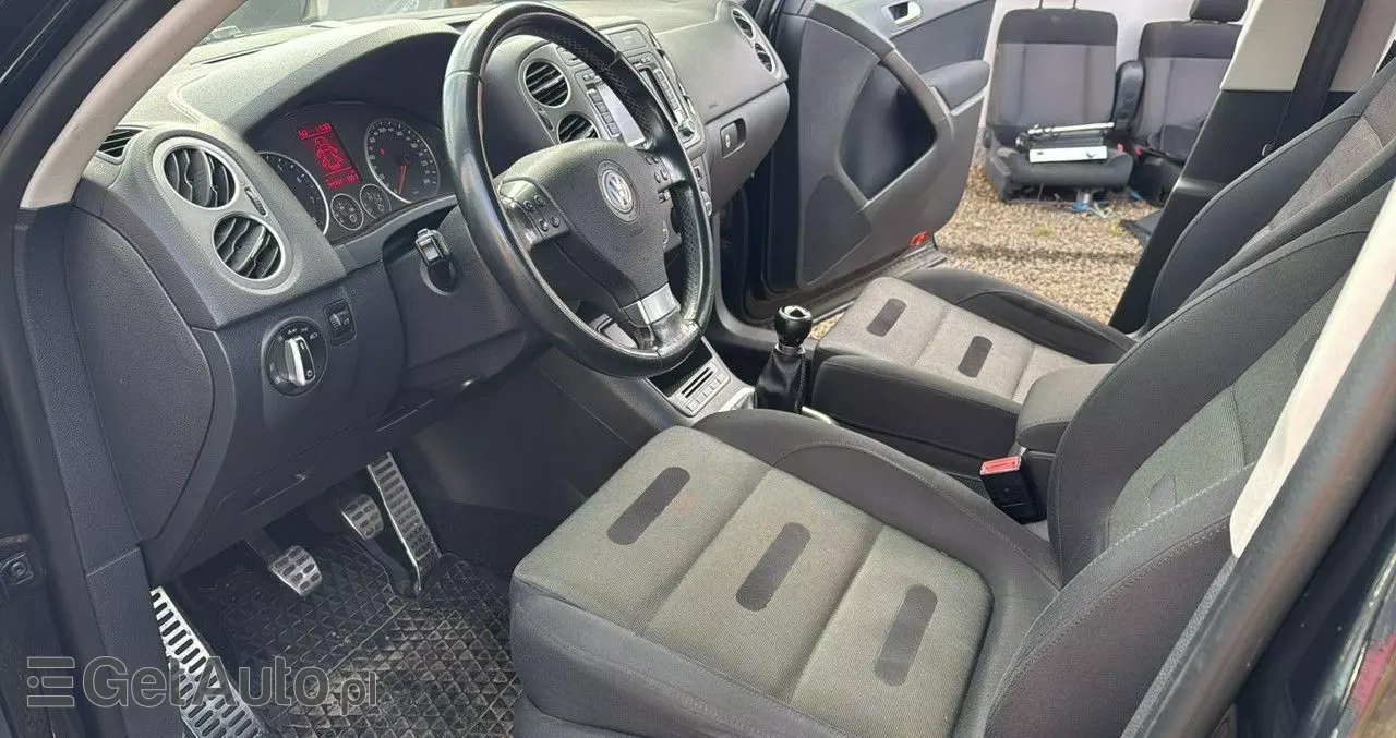 VOLKSWAGEN Tiguan 