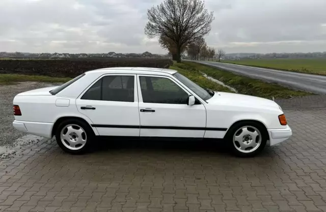 MERCEDES-BENZ W 124 