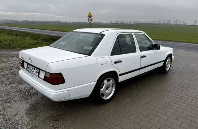 MERCEDES-BENZ W 124 