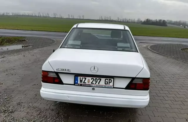 MERCEDES-BENZ W 124 