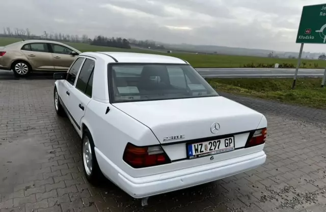 MERCEDES-BENZ W 124 