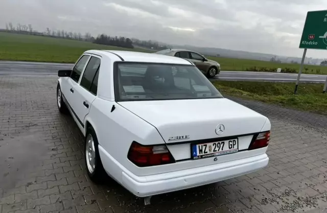 MERCEDES-BENZ W 124 