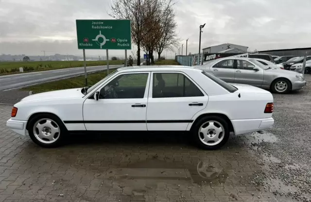 MERCEDES-BENZ W 124 
