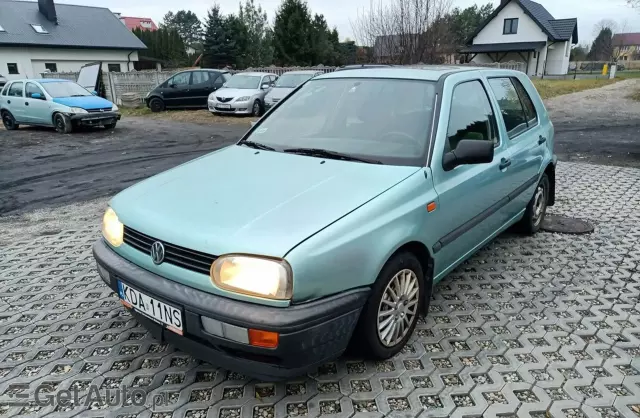 VOLKSWAGEN Golf 
