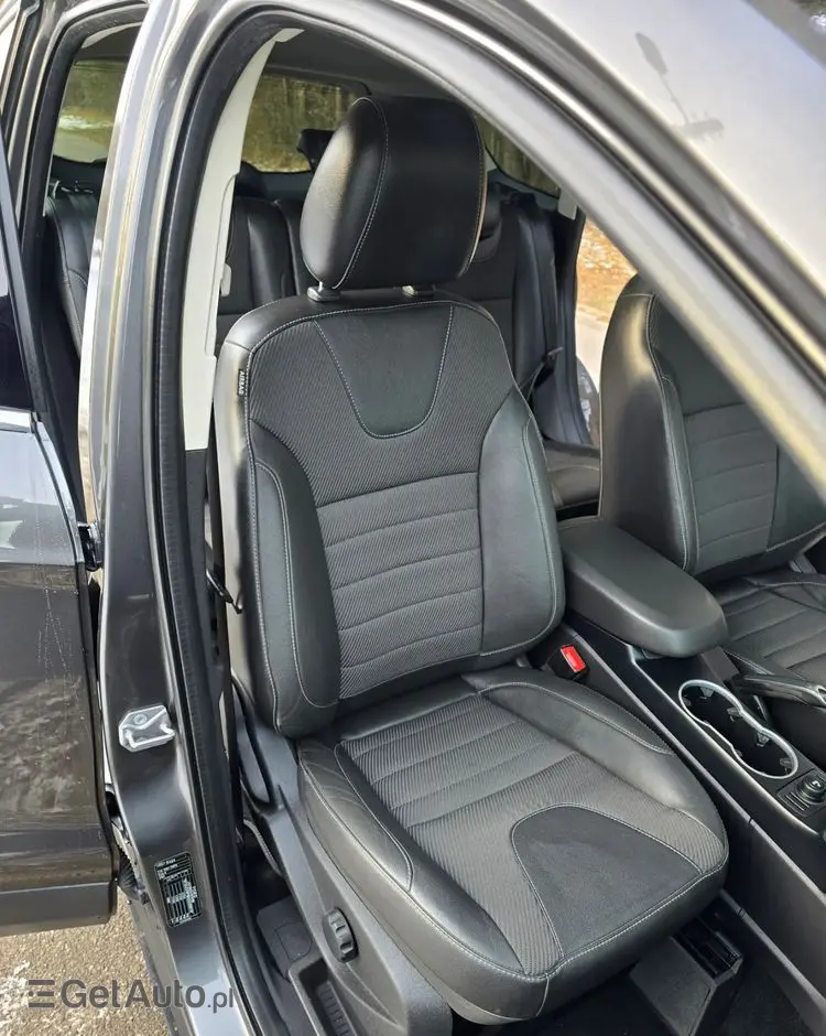 FORD Kuga 2.0 TDCi 2x4 Titanium