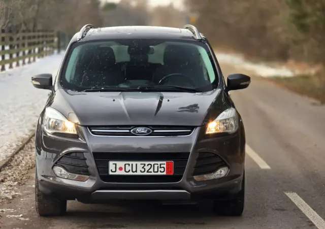 FORD Kuga 2.0 TDCi 2x4 Titanium