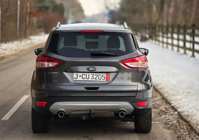 FORD Kuga 2.0 TDCi 2x4 Titanium