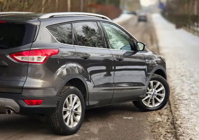 FORD Kuga 2.0 TDCi 2x4 Titanium