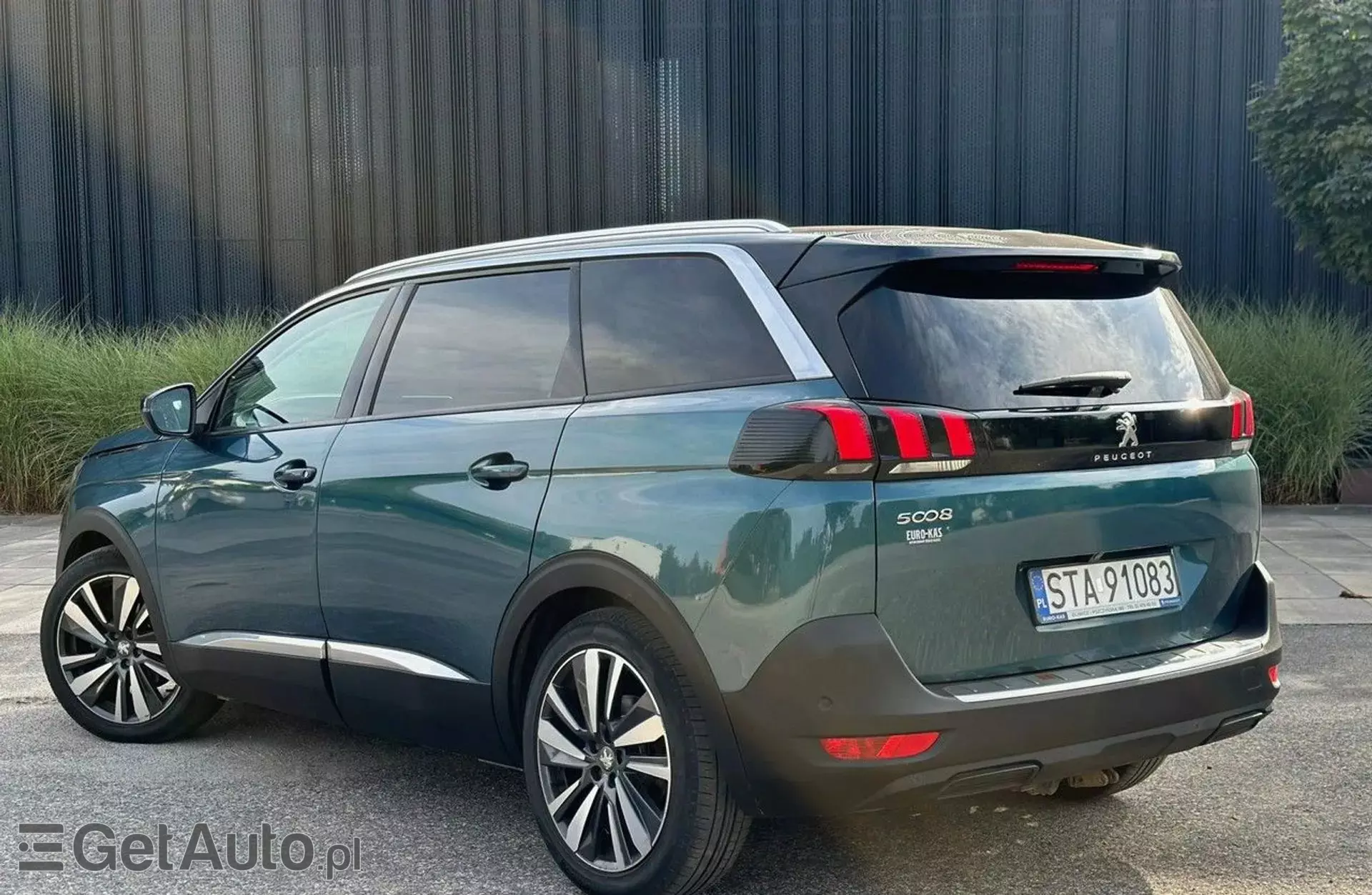 PEUGEOT 5008 