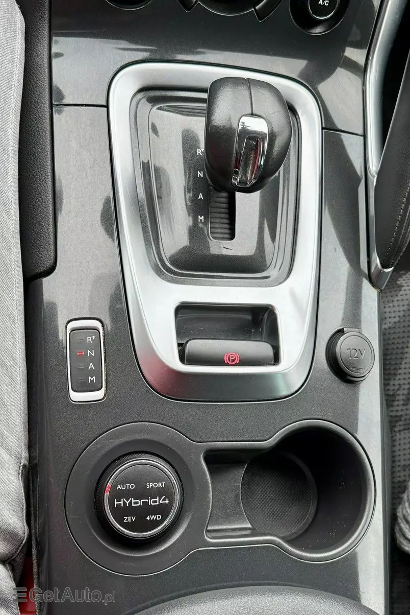 PEUGEOT 3008 2.0 HDi HYbrid4