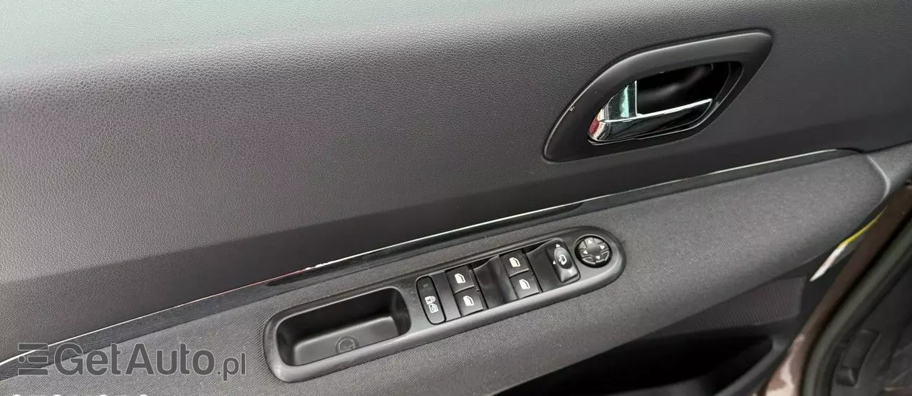 PEUGEOT 3008 2.0 HDi HYbrid4