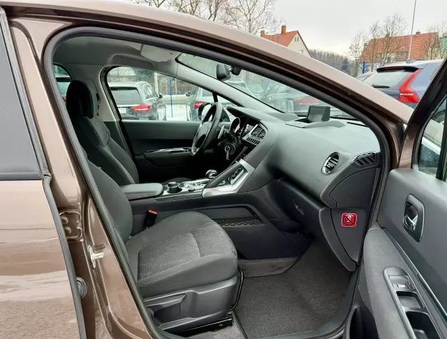 PEUGEOT 3008 2.0 HDi HYbrid4