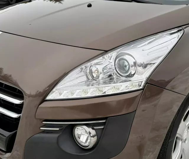 PEUGEOT 3008 2.0 HDi HYbrid4