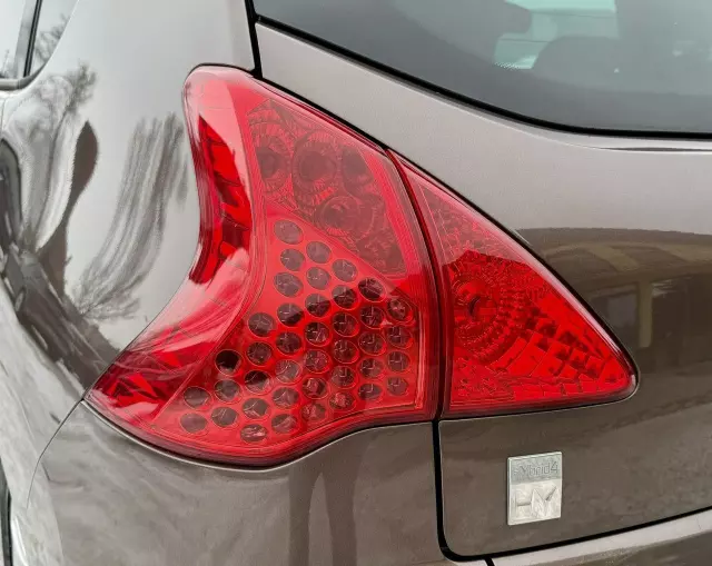 PEUGEOT 3008 2.0 HDi HYbrid4