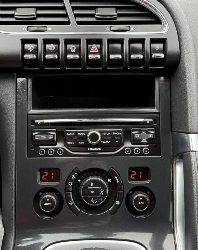 PEUGEOT 3008 2.0 HDi HYbrid4