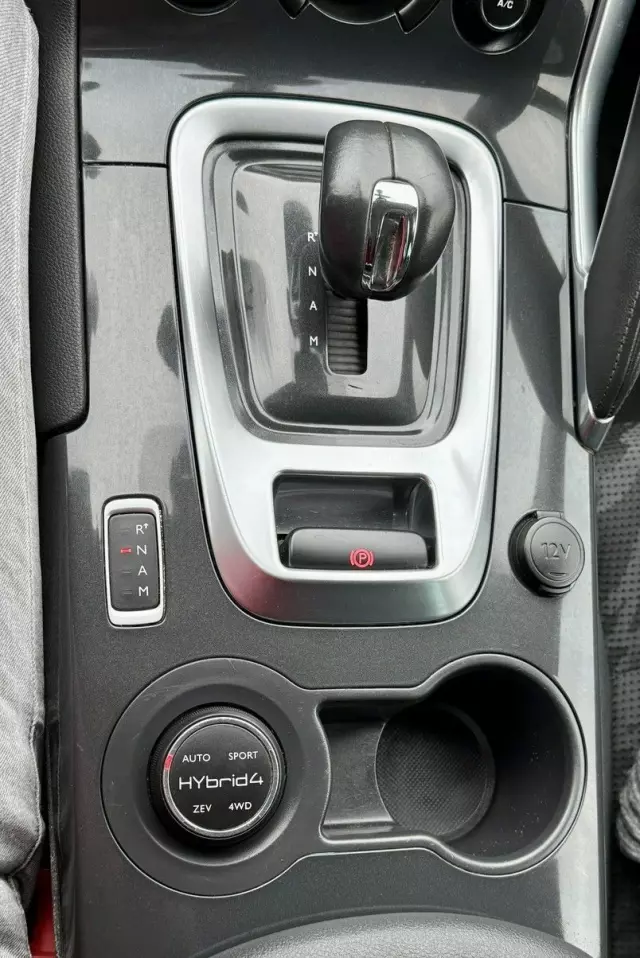 PEUGEOT 3008 2.0 HDi HYbrid4